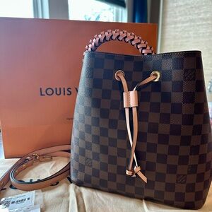 Louis Vuitton Neonoe MM in Rose Poudre
